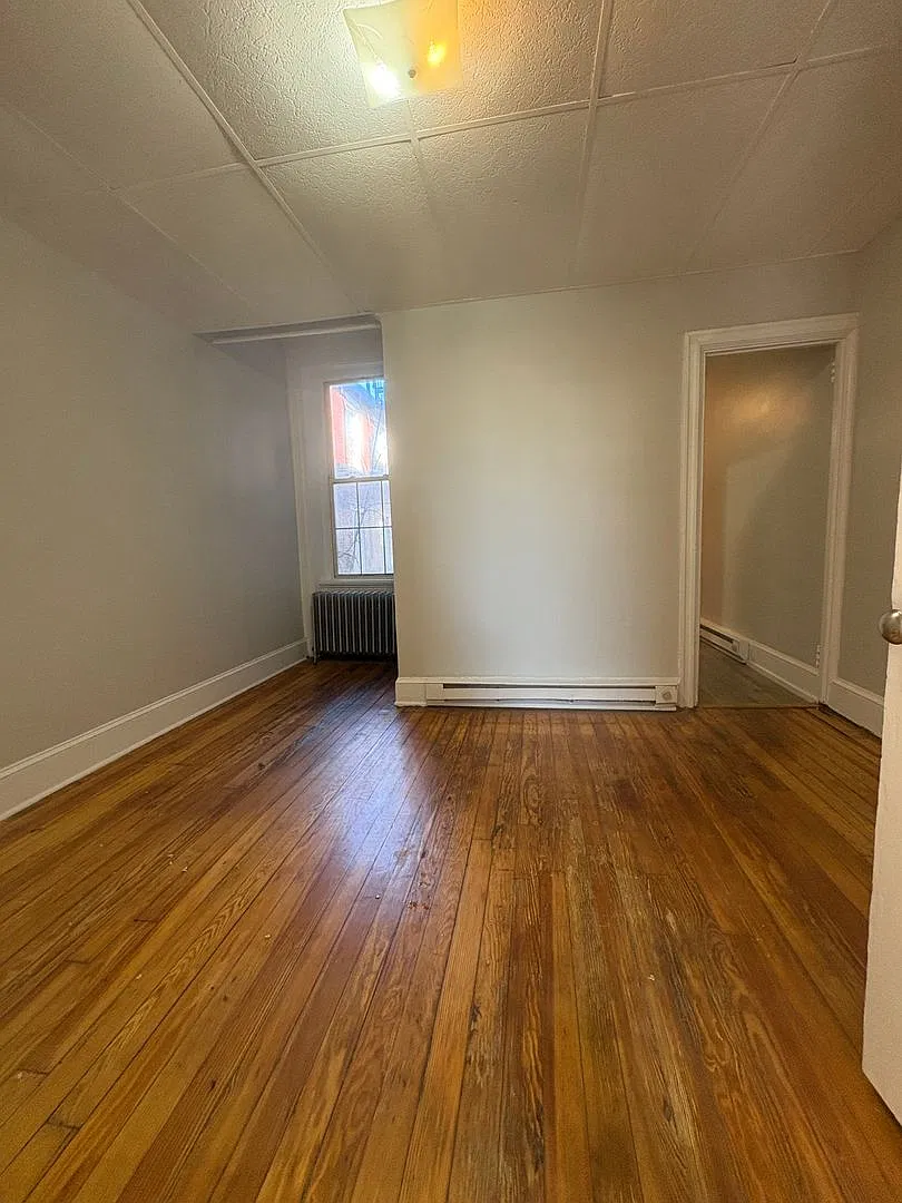 311 East King — Photo 3