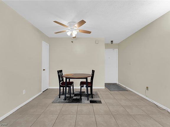 3rd image of 985 Canyon View Rd APT 108D