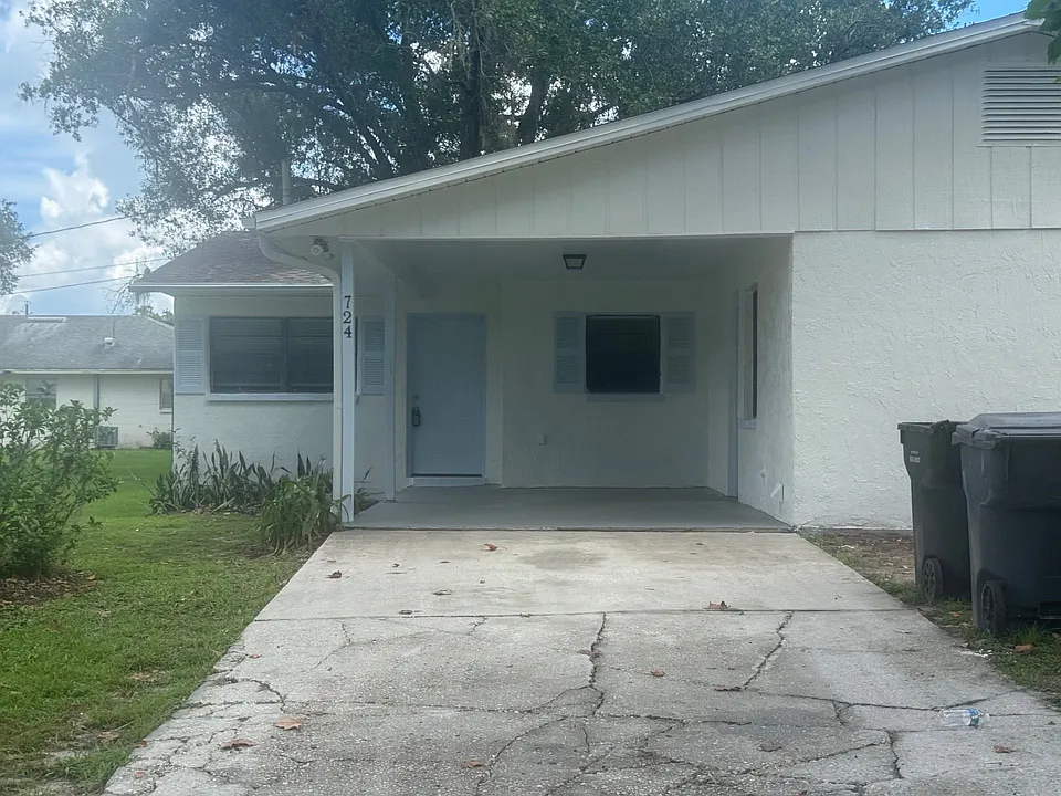 724 W Alamo Dr