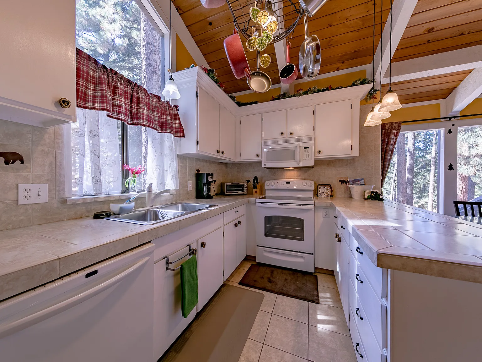 2 bed, 1072 sqft, $2,850 — Photo 4