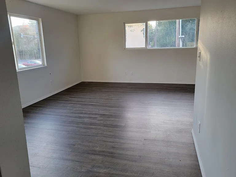 15115 Canyon Rd E #B — Photo 1