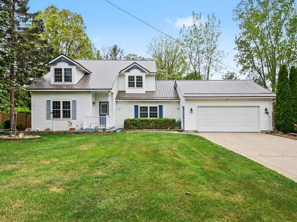 12177 Reyburn Dr NE, Sparta, MI 49345