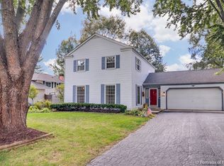 240 Bay Colony Dr, Naperville, IL 60565