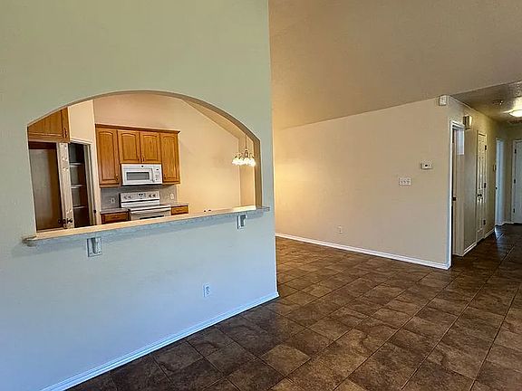 3rd image of 1202 Lindsey Ln