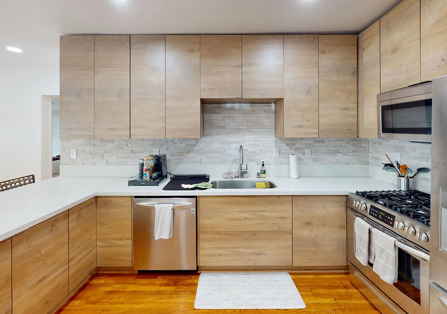 Rare 4 bed 3 bath! — Photo 1