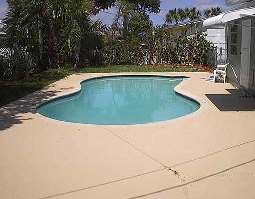 2nd image of 732 Alamanda Dr