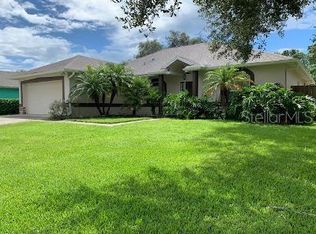 1525 Creekbend Dr, Brandon, FL 33510