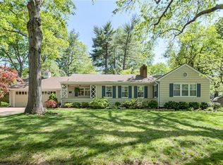 1221 Romany Rd, Kansas City, MO 64113