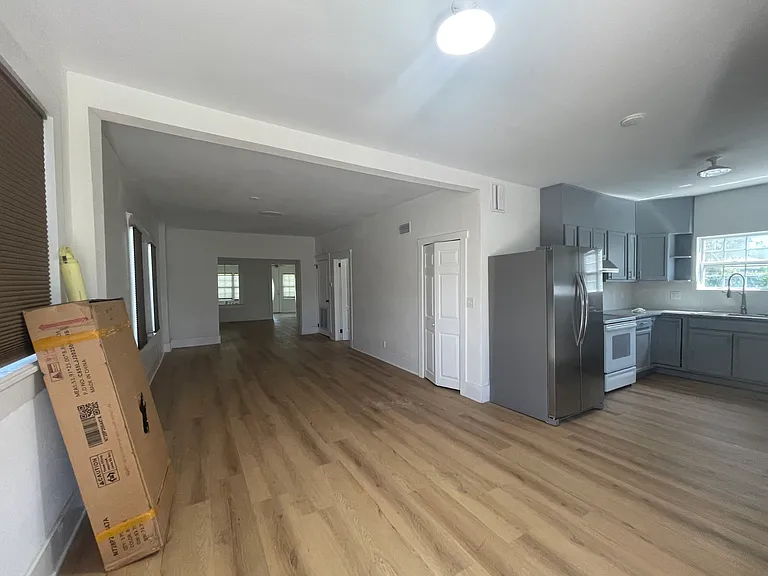 638 W Main St — Photo 3