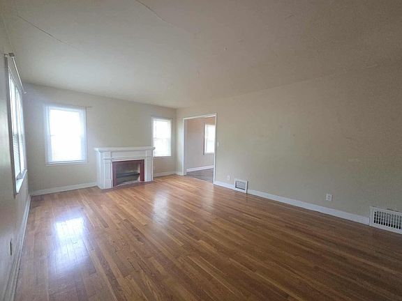 4th image of 640 W 5th St