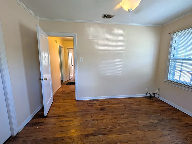 416 N 19th Ave — Photo 3