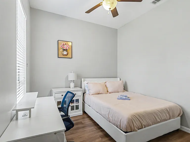 2451 Valley View Dr — Photo 4