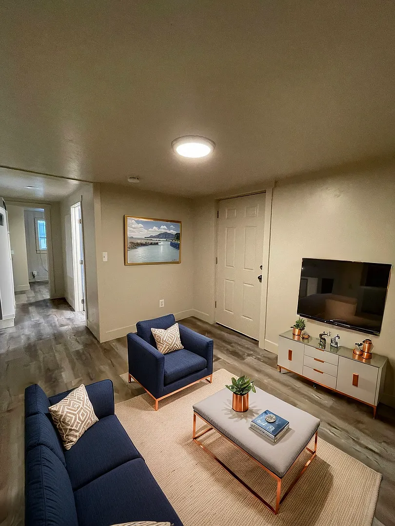 951 N Redwood Rd — Photo 1