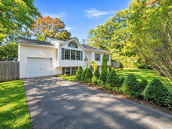 3rd image of 199 Commack Road