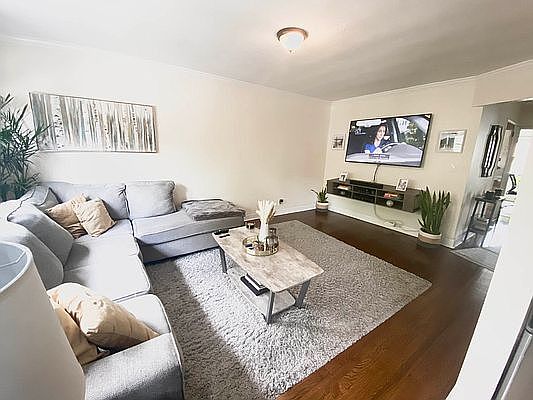 3rd image of 26-09 29th St #3R