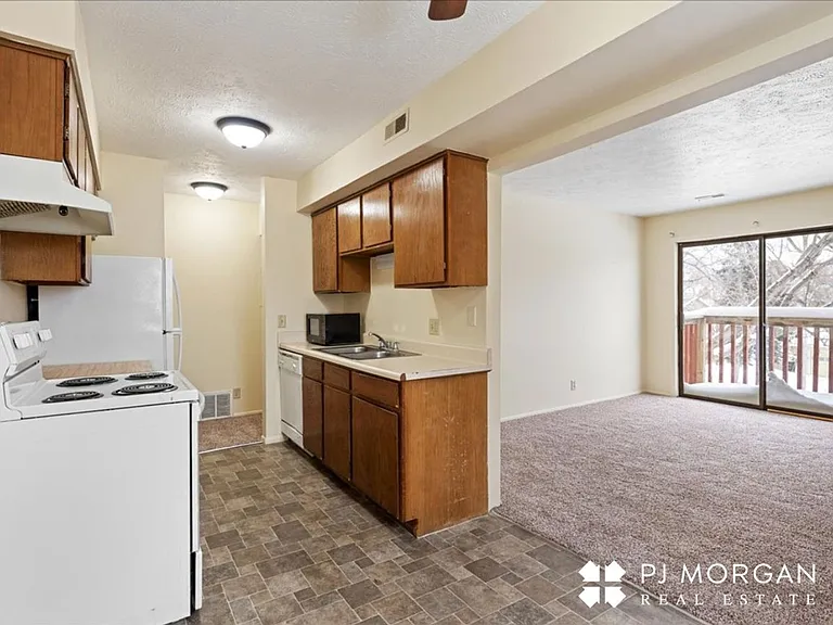 Oakbrook Apartments — Photo 10