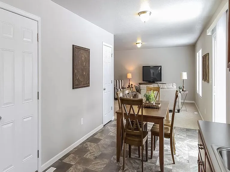 1040 Broken Ridge Dr — Photo 12