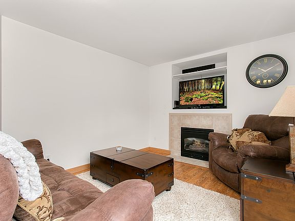 3rd image of 11217 215th Ave E