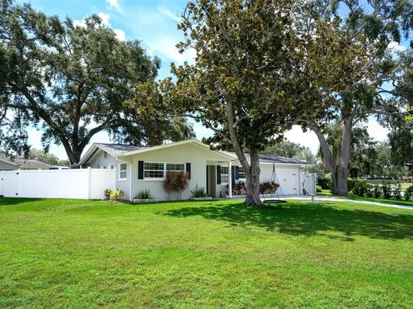 1943 June Bells Dr, Clearwater, FL 33755