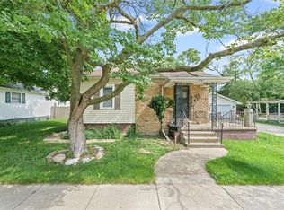 408 W Harrison St, Villa grove, IL 61956