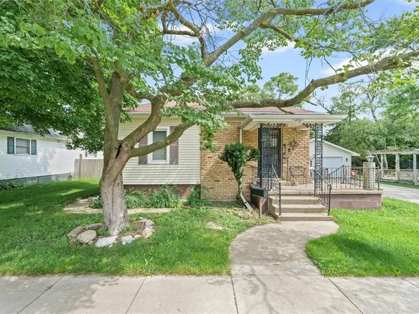 408 W Harrison St, Villa Grove, IL 61956