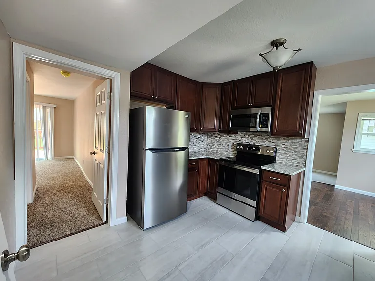4114 Macarthur Dr — Photo 8
