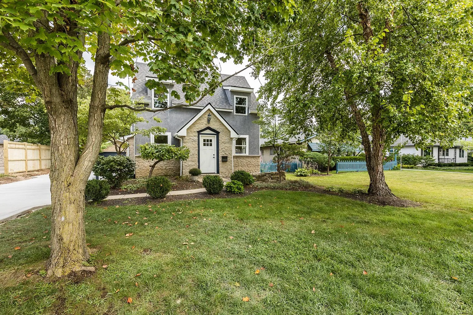 3126 Asbury Dr photo 1