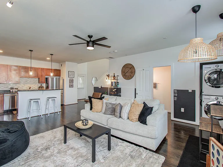 2216 Chenevert St #16 — Photo 6