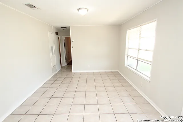 310 Threadneedle Ln — Photo 11