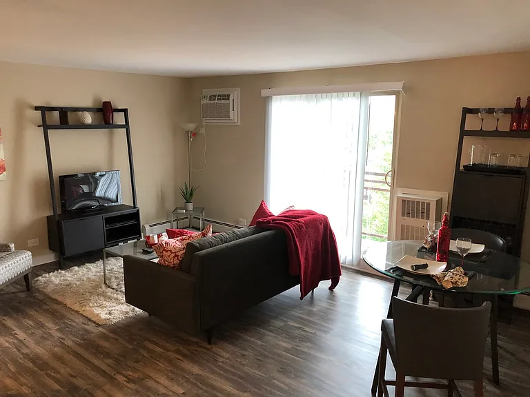 Enclave at Hoffman Estates — Photo 13