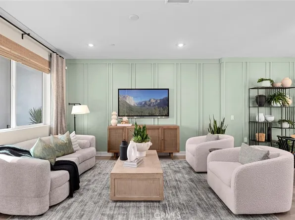 1814 E 1st St #320, Santa Ana, CA 92705