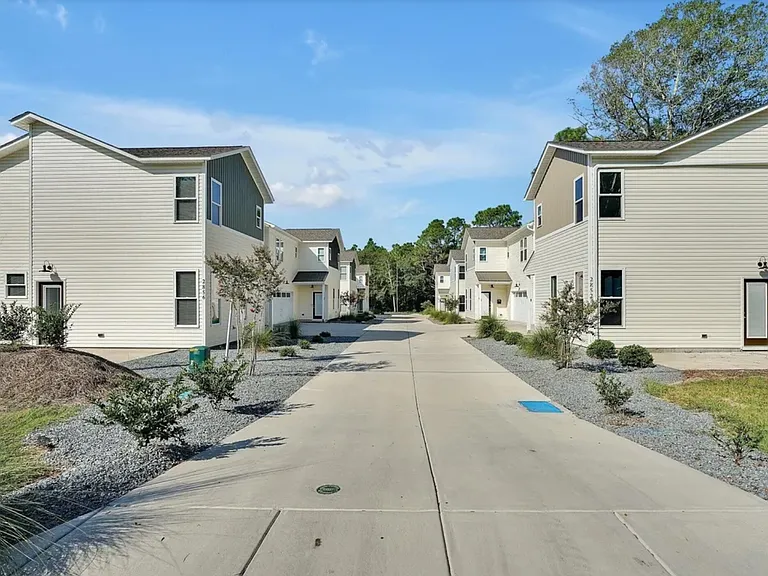 2866 Worth Dr — Photo 28