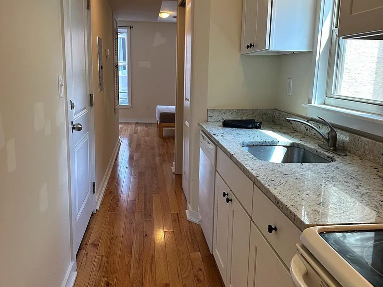 1204 E Palmer St #3 — Photo 2