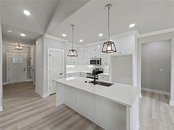 5th image of 52 Claxton Dr