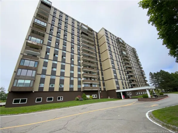 310 Woodward Ave #601, Saint John, NB E2K 2L1
