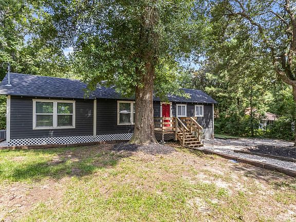 3rd image of 1007 S Pecan St