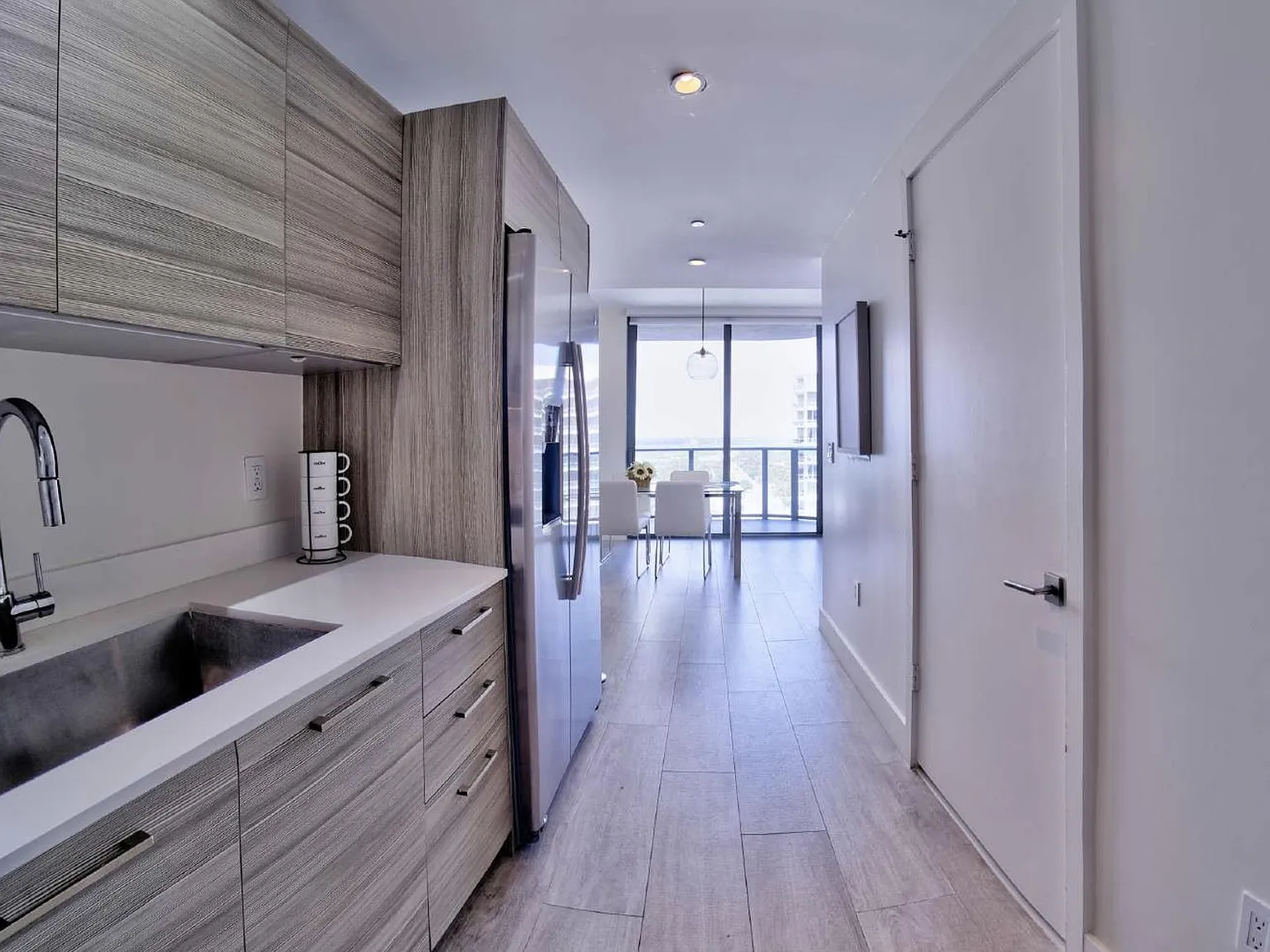 1 bed, 1.5 bath, 621 sqft, $3,000 — Photo 3