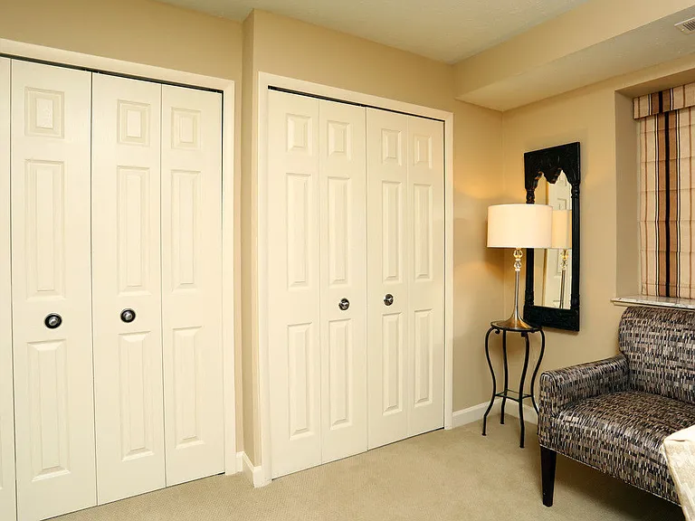 Regency Apartments — Photo 39