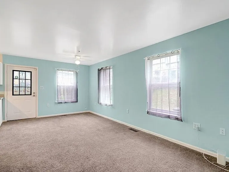 1121 Varney St SE — Photo 15