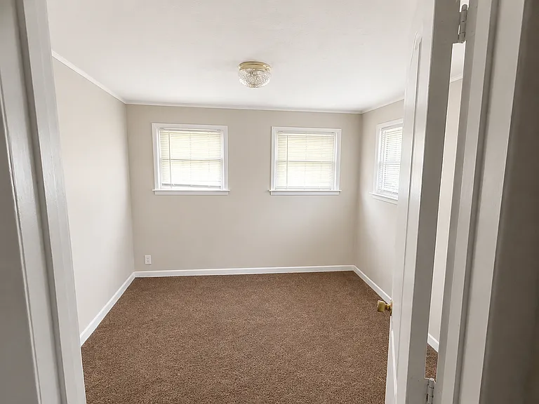 17 Poplar Ave — Photo 10