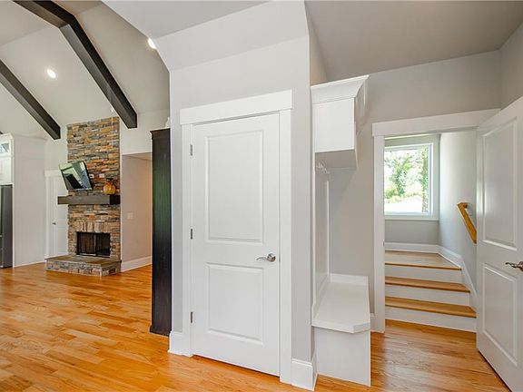 5th image of 161 Hensley Ln