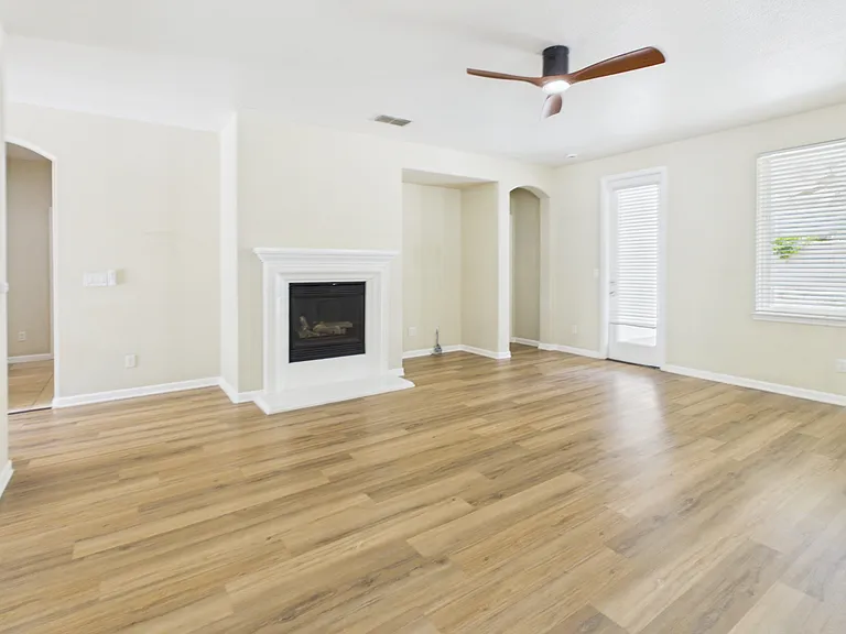 8200 Sienna Loop — Photo 4