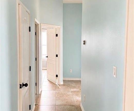 4th image of 1805 Queens Ave