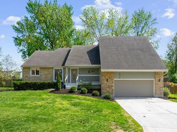 8015 W 113th St, Overland Park, KS 66210