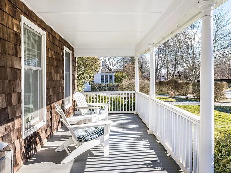 136 Newtown Ln — Photo 4