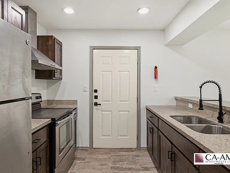 9215 N 32nd Ln — Photo 6