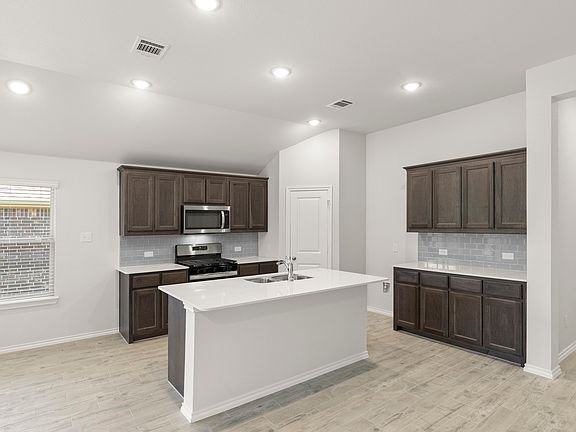 5th image of 1708 Quapaw Trl