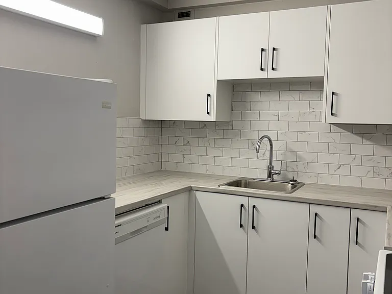 24 Dundas St #701 — Photo 6