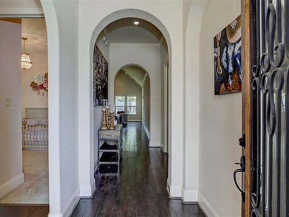 3rd image of 2025 Arrowood Glen Dr