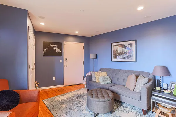 Sold by Momentum Real Estate LLC | media 25